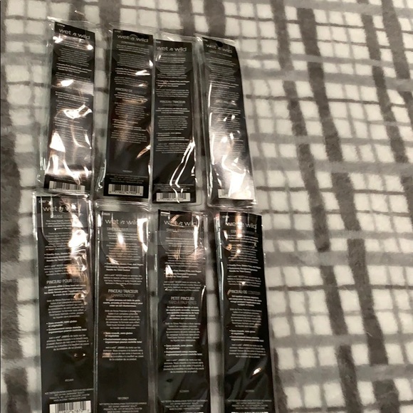 BUNDLE: makeup bag, brushes and lashes - Picture 9 of 9